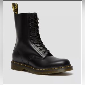 Vintage Made in England Dr. Martens 1490 10-eye